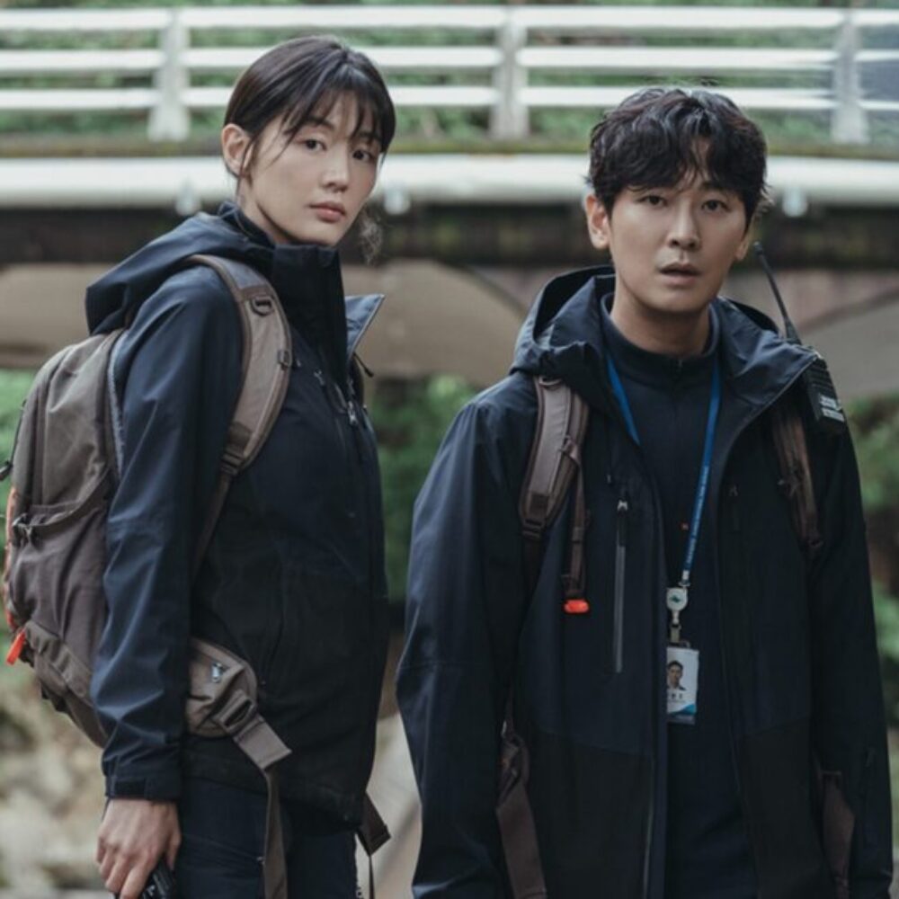 Actors-Jun-Ji-hyun-and-Ju-Ji-hoon-for-Jirisan-K-drama